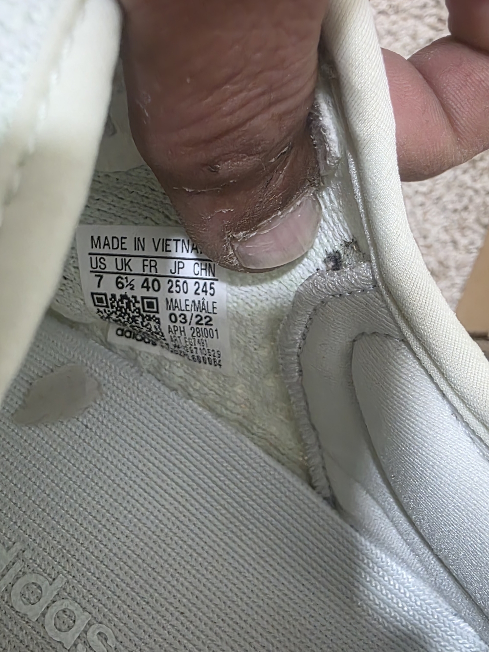 Addidas Yeezee 350 v2 ( use only 10 to 12 hours )